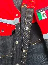 camisola roja botones.webp